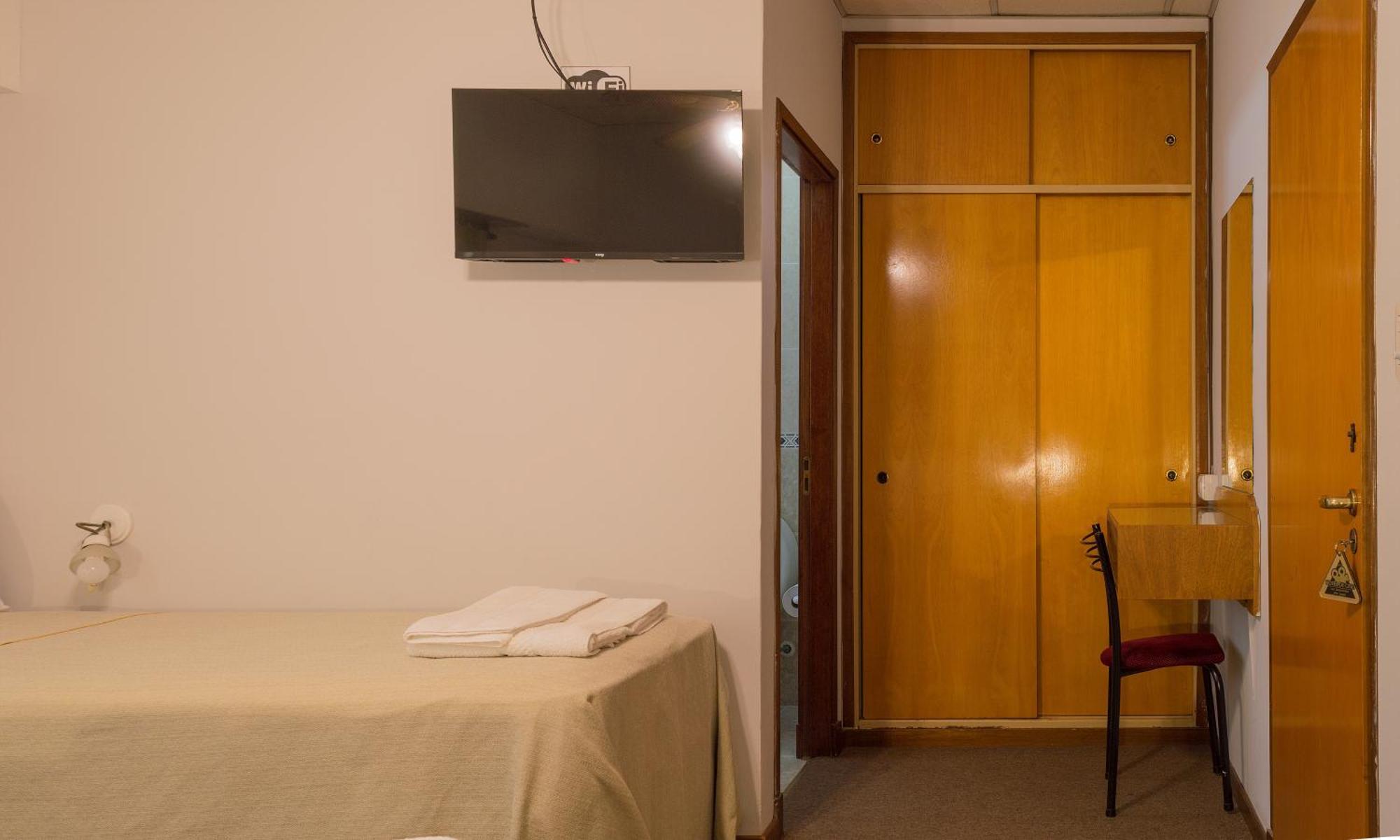 Hotel De Cine Las Golondrinas Вілья-Хесель Номер фото